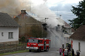 Velký požár budovy bývalého pohostinství Dožice 2010