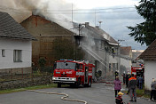Velký požár budovy bývalého pohostinství Dožice 2010
