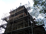 Práce na fasádě kostela sv. Michaela v Dožicích