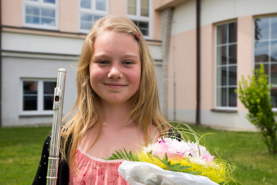 Adélka Konvářová z Dožic zvítězila v celostátní soutěži ve hře na příčnou flétnu.