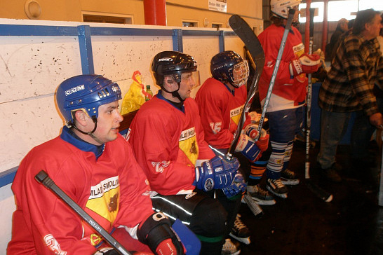 Sezóna 2009-2010 Šumavské hokejové ligy pomalu končí.